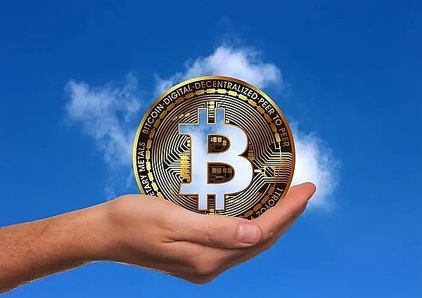 8亿美元灰飞烟灭！比特币上演血腥洗盘，狗狗币能否逆袭成新宠？