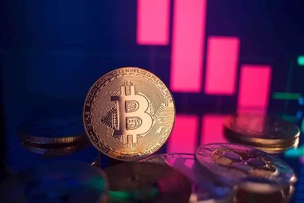 加密货币市场风云变幻：XRP暴涨、PEPE蓄力、LINK异动，市场机会在哪？